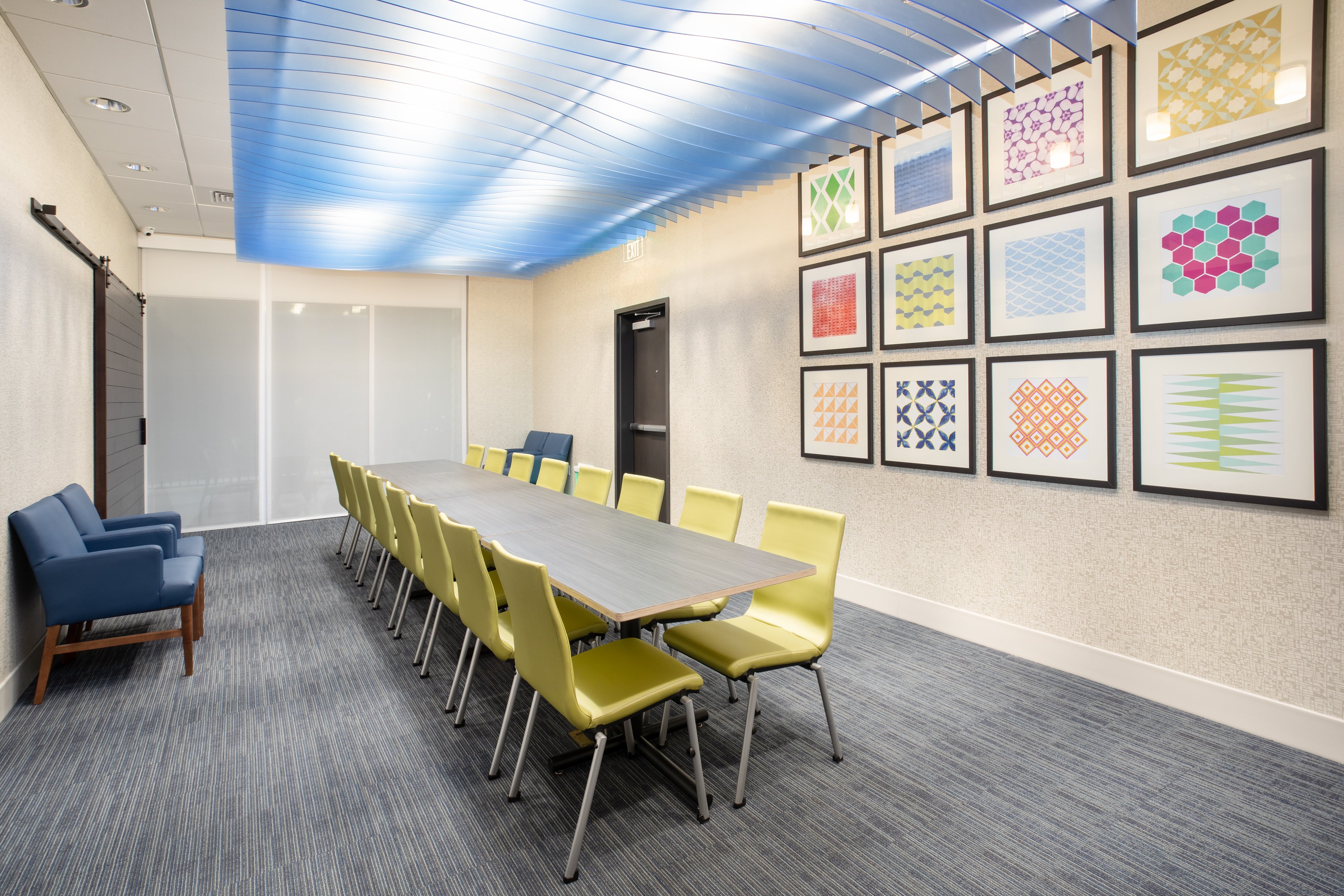 Holiday Inn Express Suites Ely 51/52
