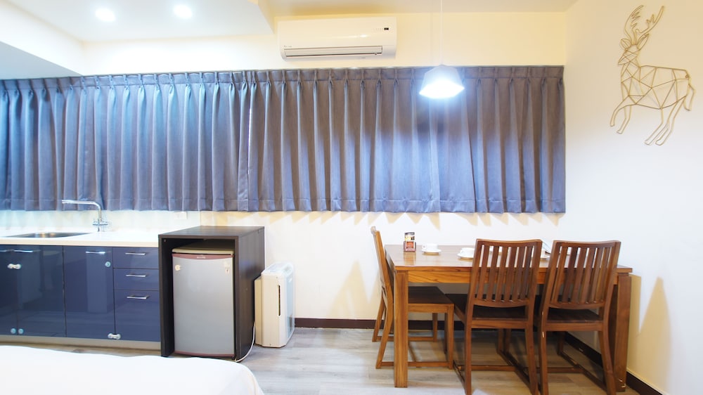 Colors Infinity Inn 6/70
