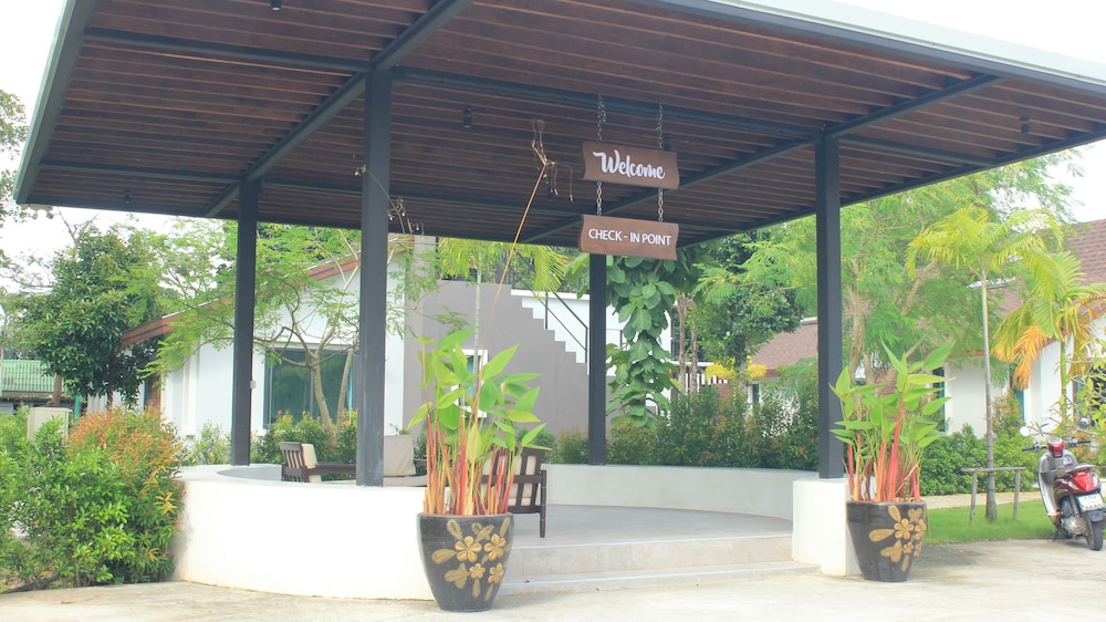 Nariya Bayfront Phuket 1/50