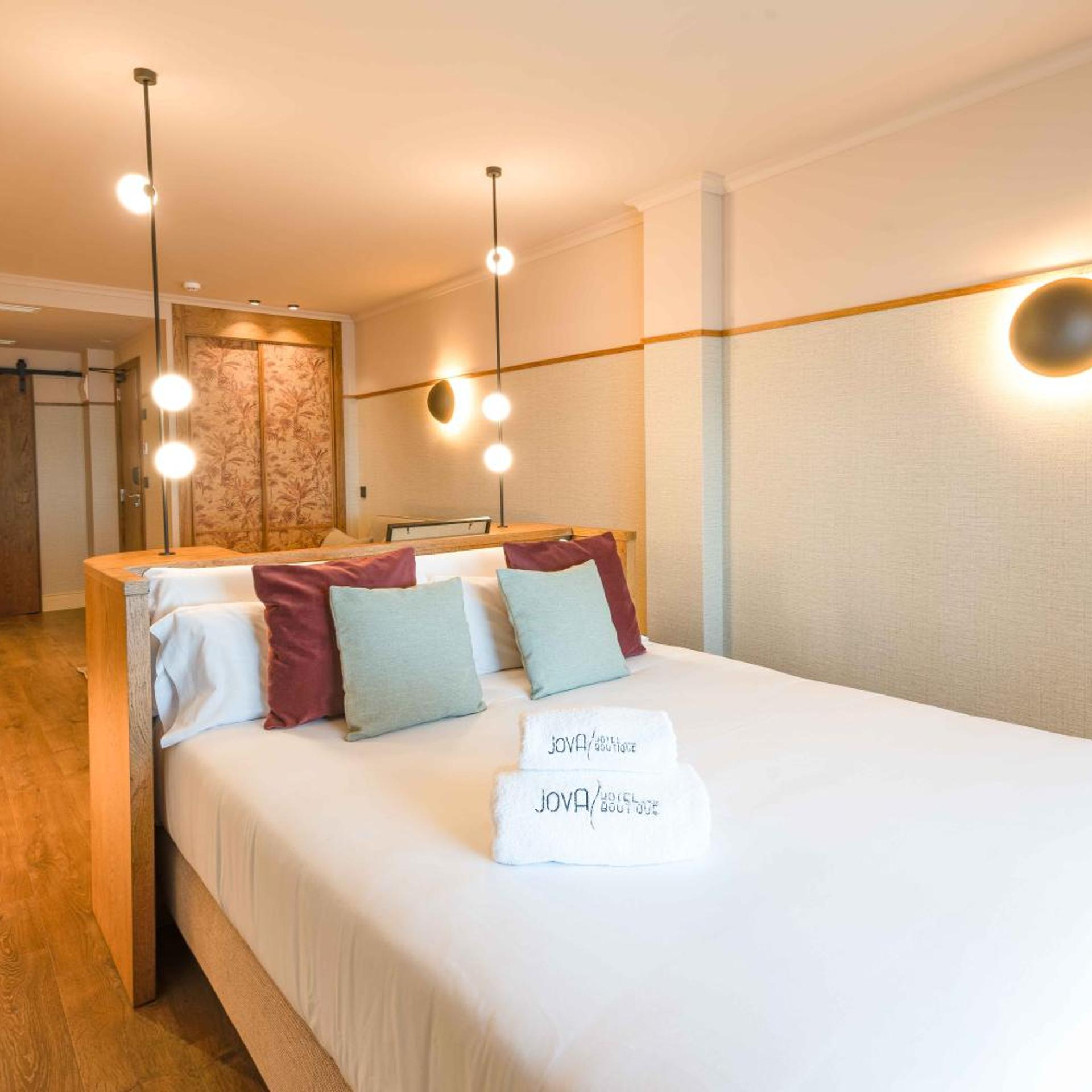 Jova Hotel 12/73