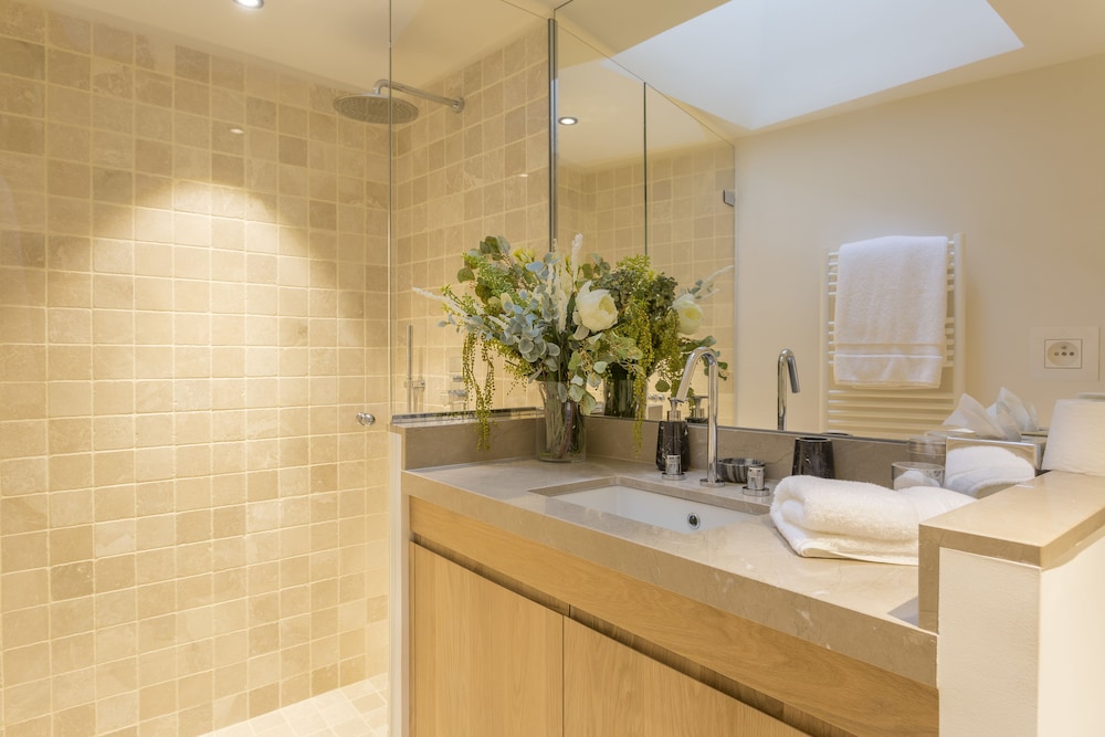 Mougins Luxury Retreats 47/50