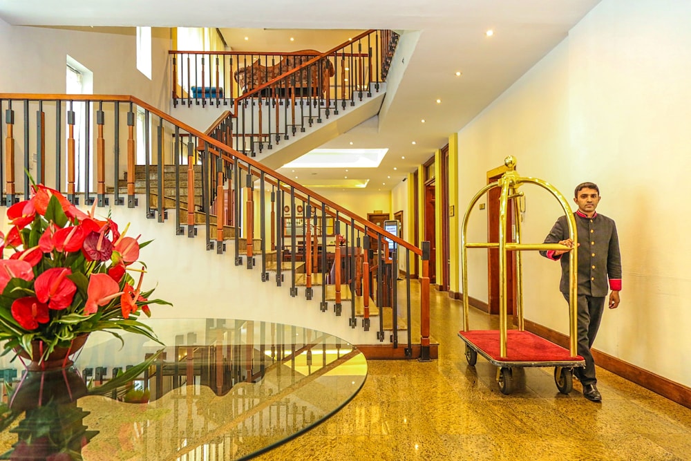 Oak Ray Regency Hotel 6/40
