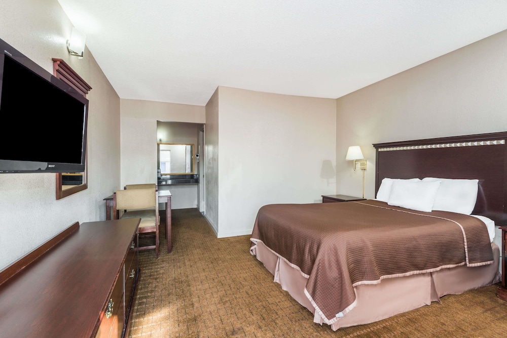 Howard Johnson By Wyndham Springfield 11/31