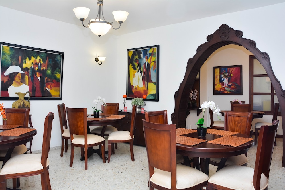 Hotel Karlo 37/50