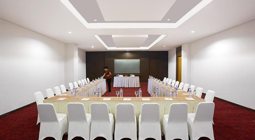 Hotel Santika Palu 28/36
