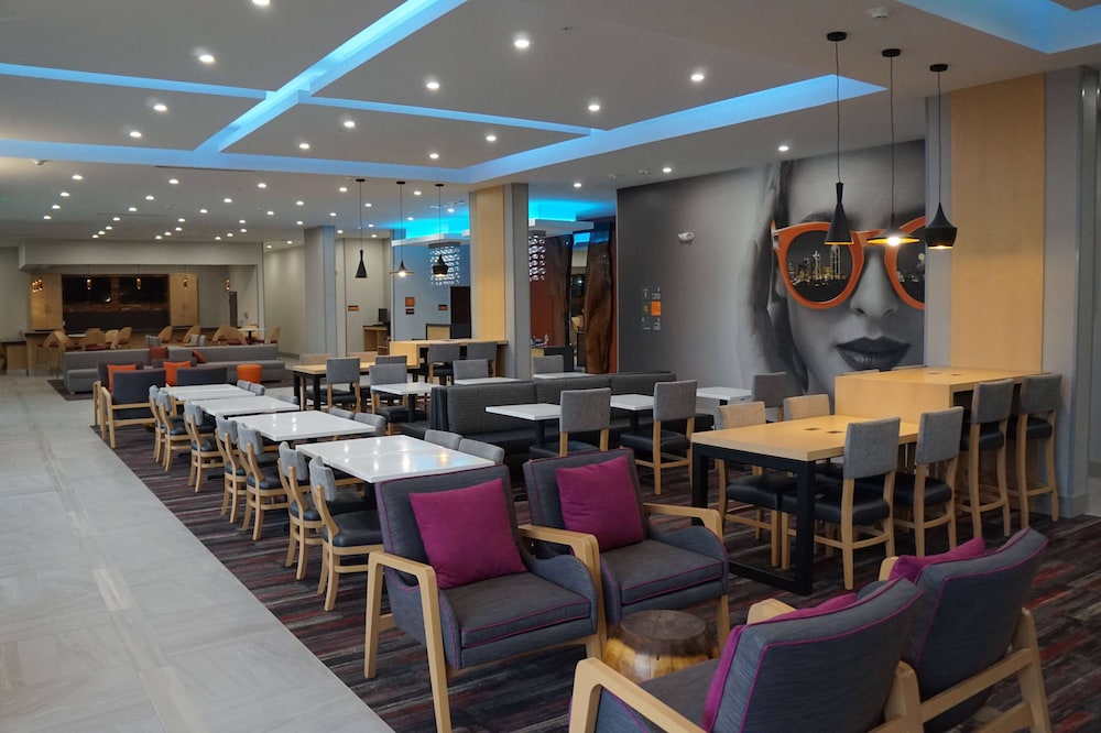 La Quinta Inn And Suites By Wyndham Lewisville 35/50
