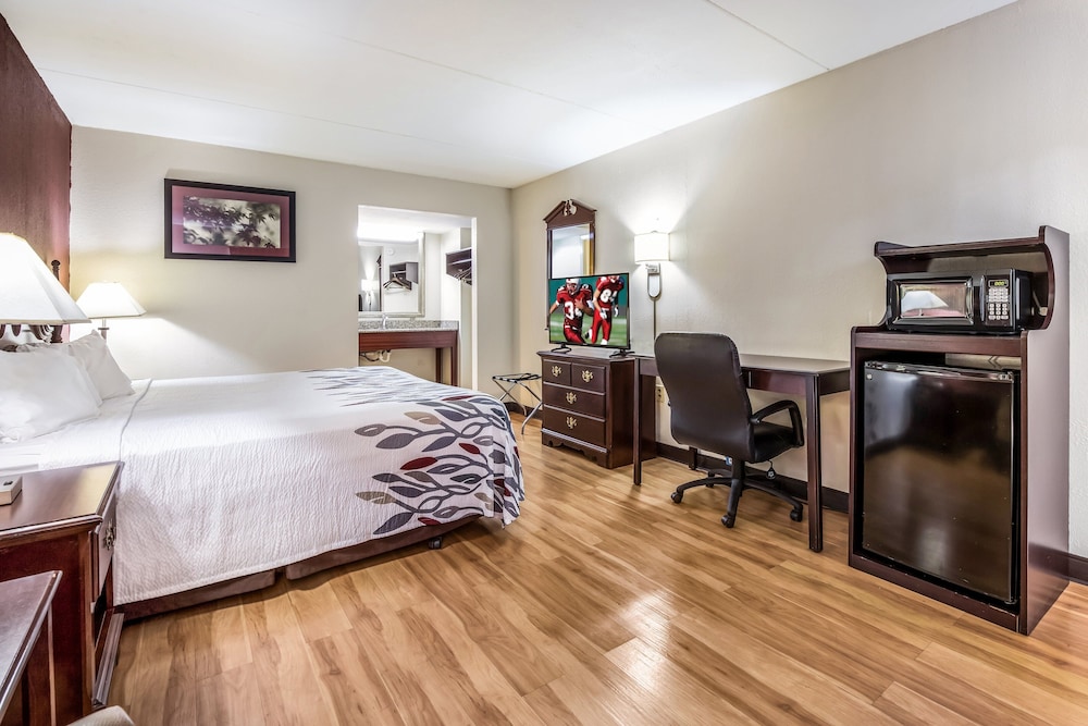Red Roof Inn Caryville 18/28