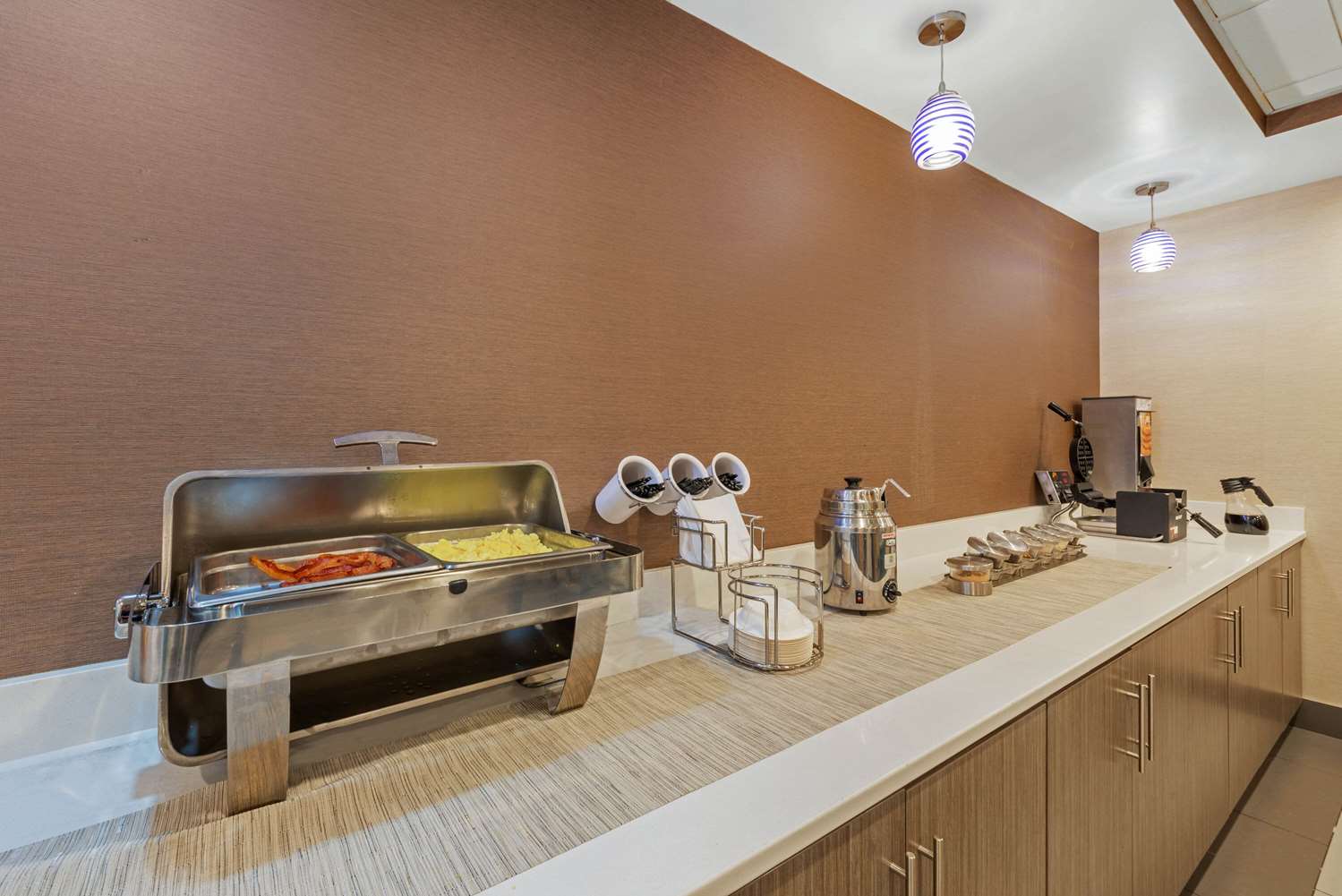 La Quinta Inn and Suites by Wyndham Jamestown 26/46