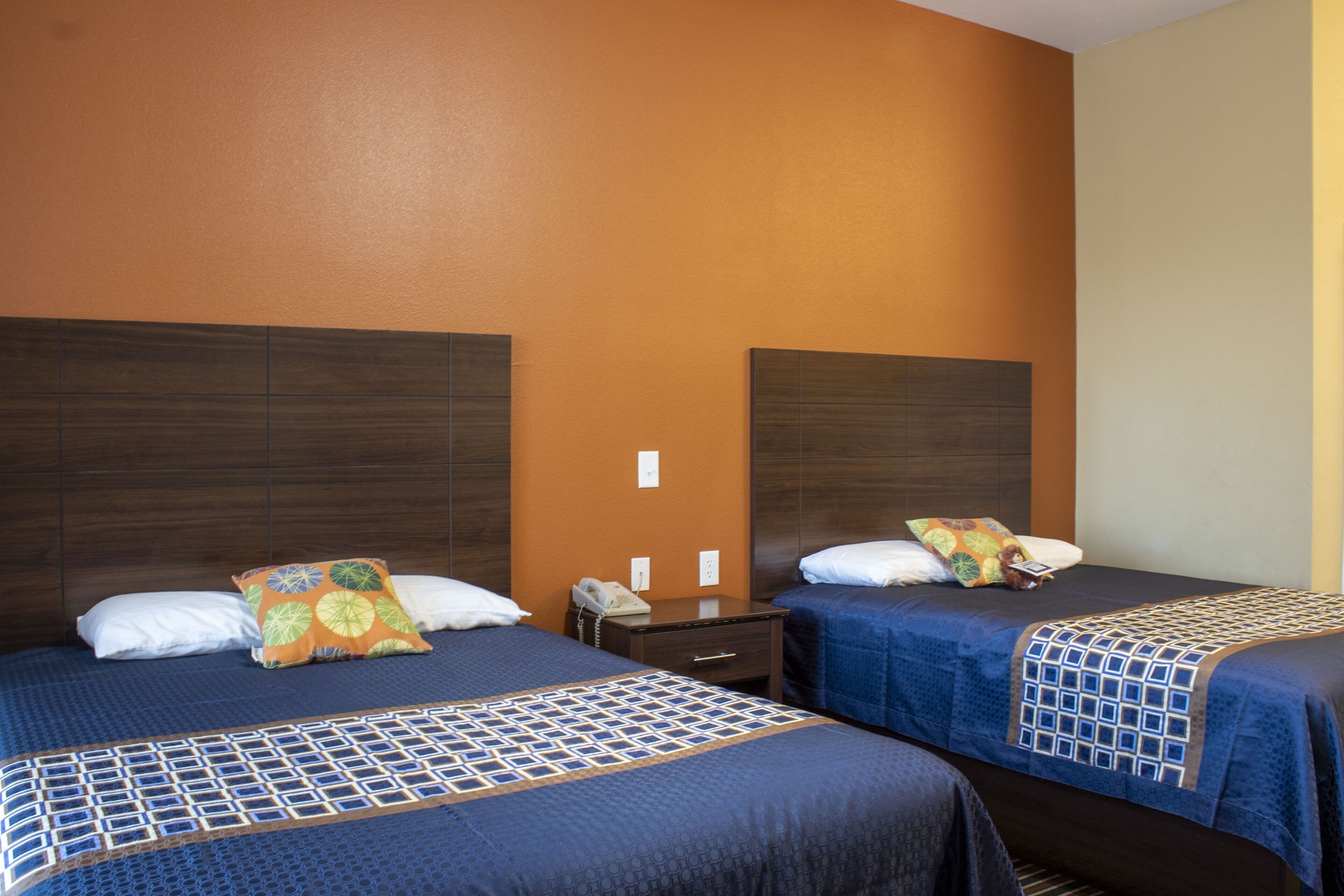 DELUXE, 2 QUEEN BEDS, KITCHENETTE