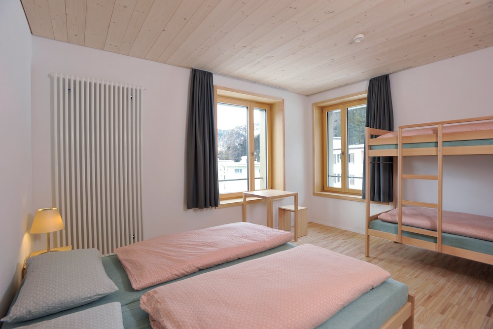 Youth Hostel 19/63