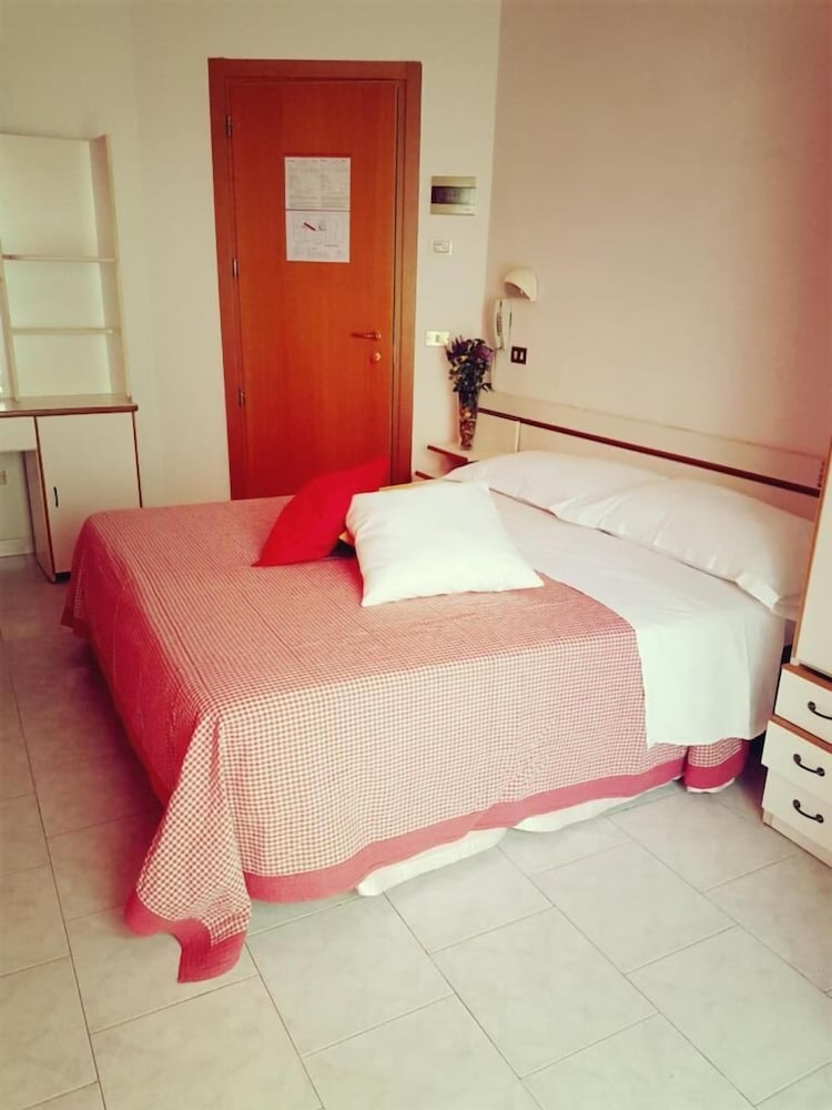 Hotel Giannella 6/32