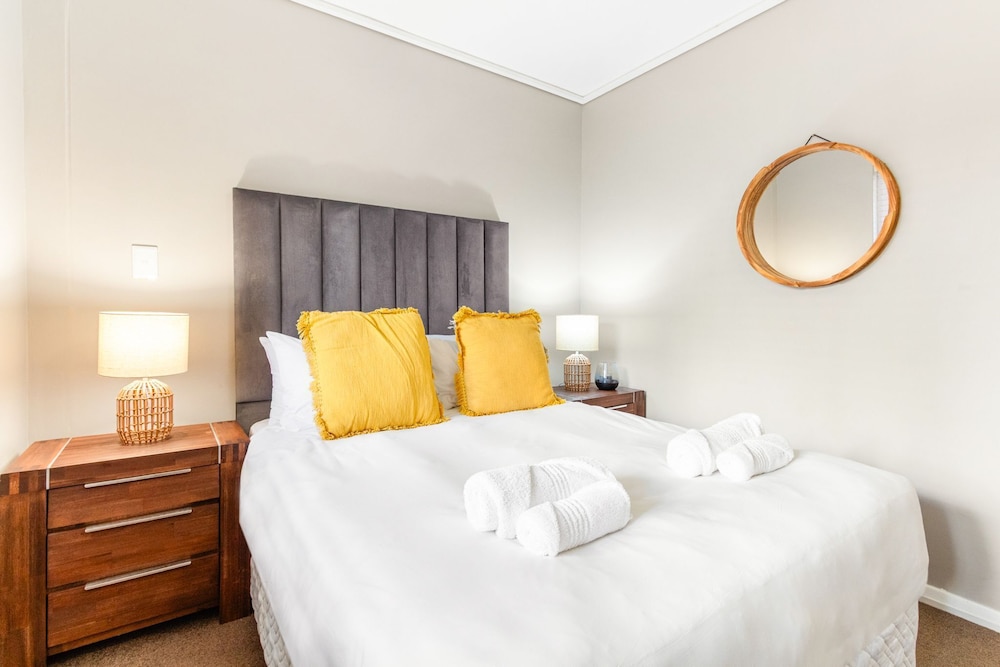 Luxury On The Beach Lagoon Beach 23/55