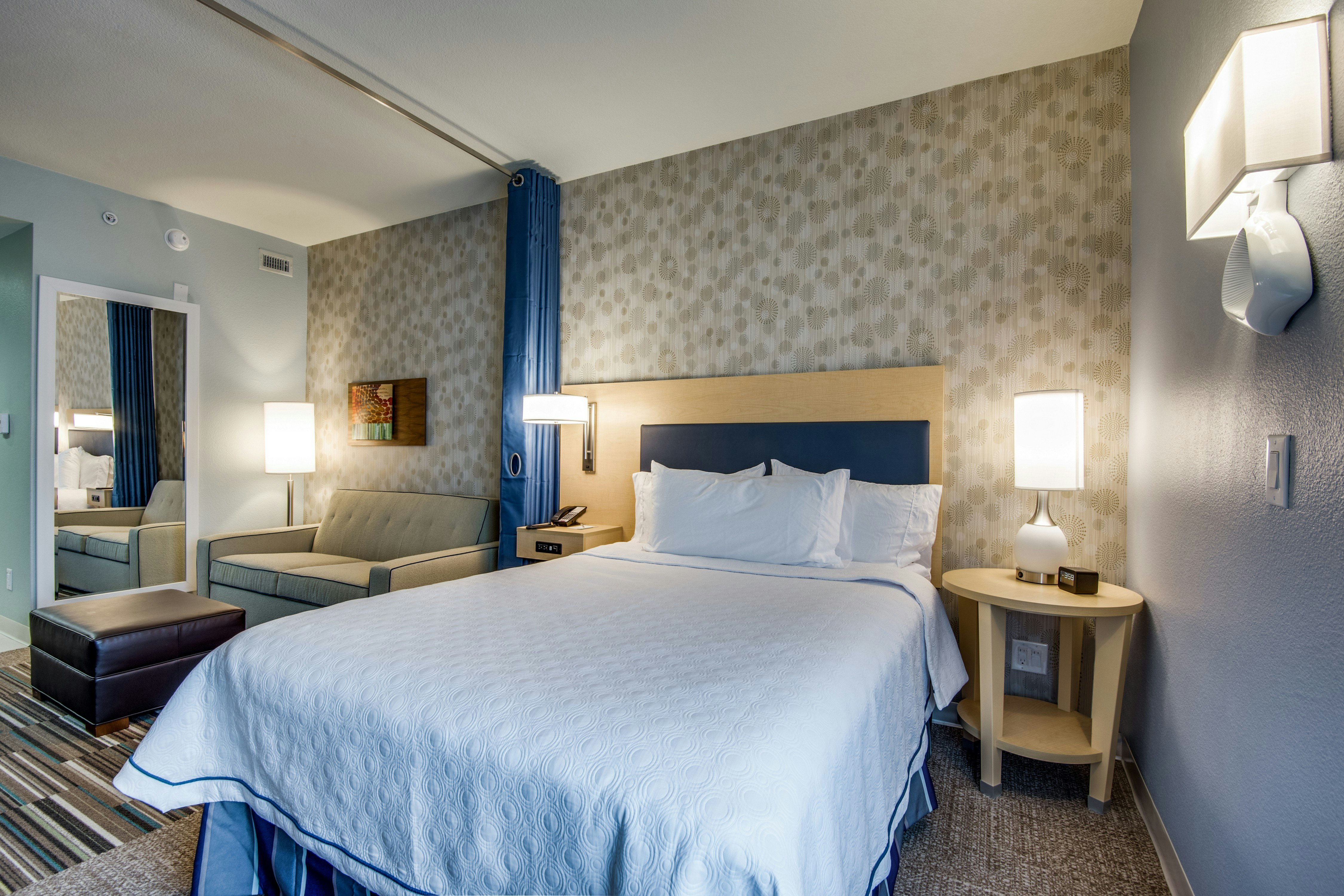 Studio, Queen Bed