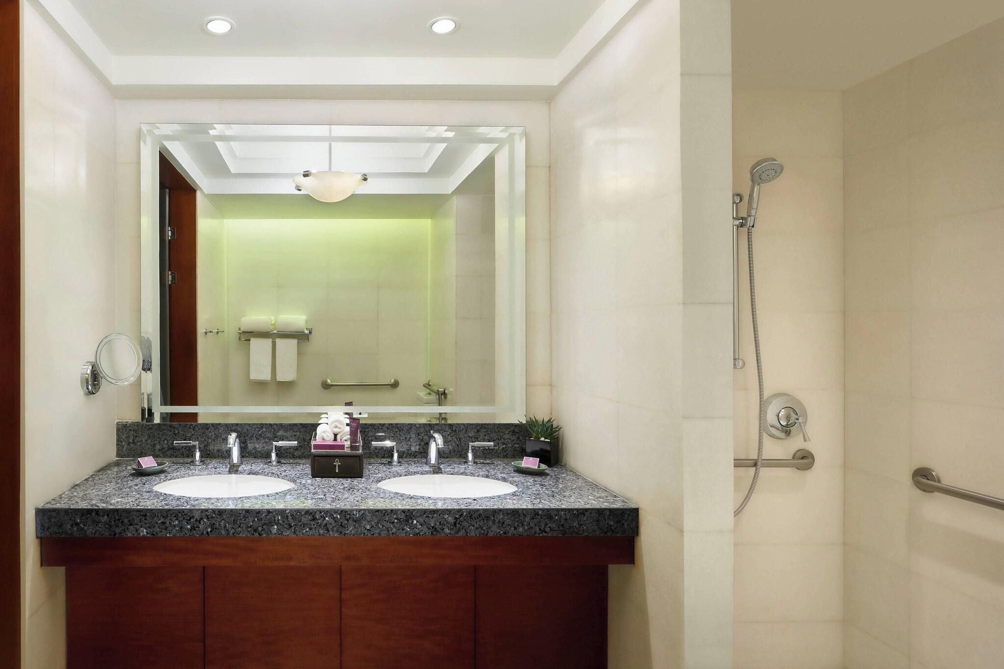 غرفة بسرير مزدوج للمدخنين، The Nile Ritz-Carlton, Cairo 3/3