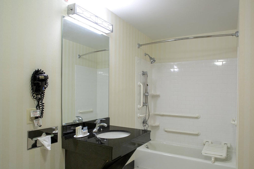 Fairfield Inn Suites By Marriott Gadsden 19/64