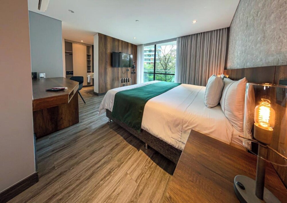 Deluxe, Balcony