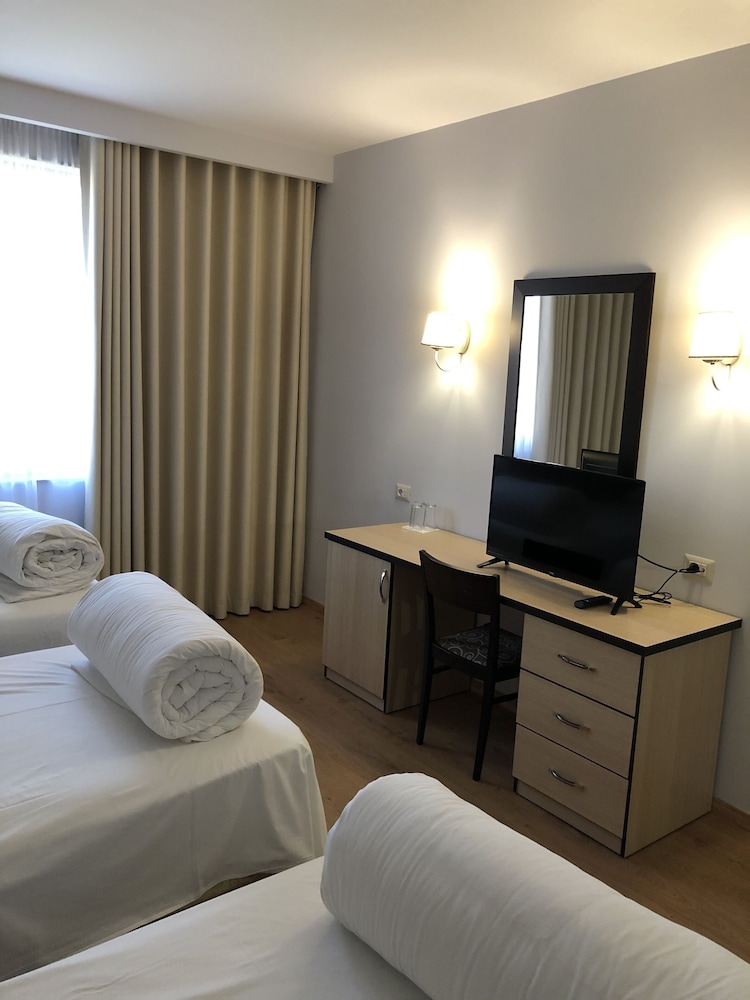 Fieri Hotel 35/77