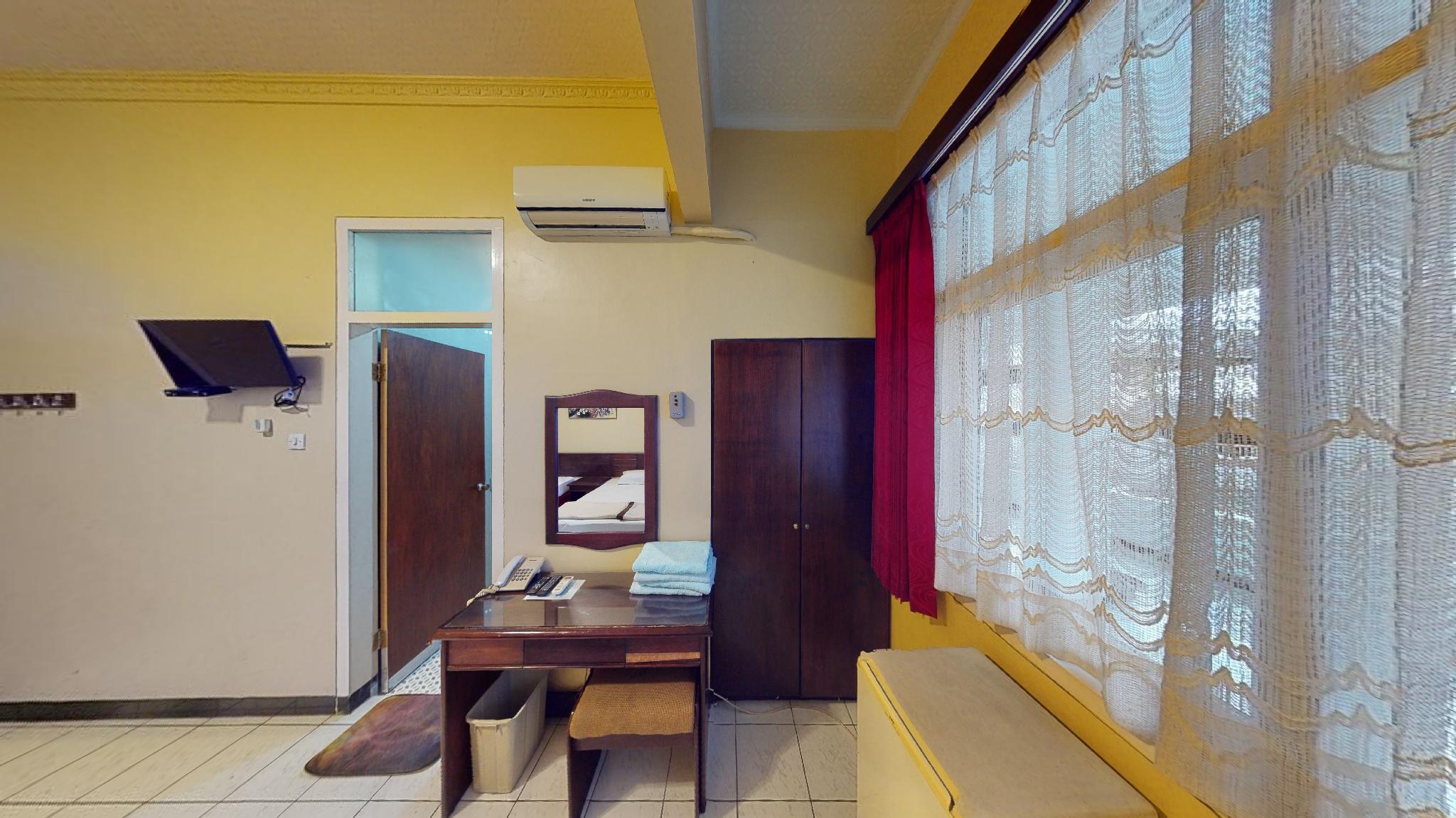 Hotel Santosa 3/27