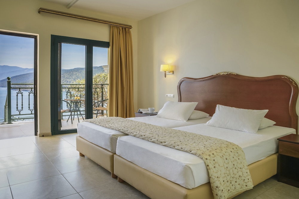 DOUBLE ROOM DELUXE SEA VIEW