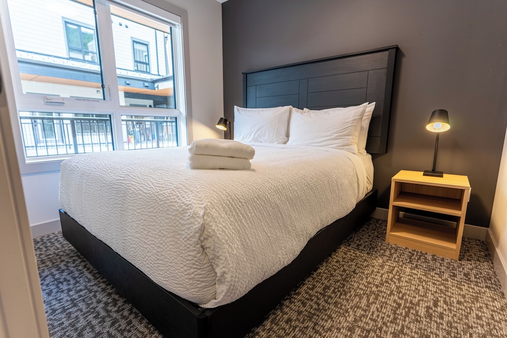 Basecamp Suites Revelstoke 12/50