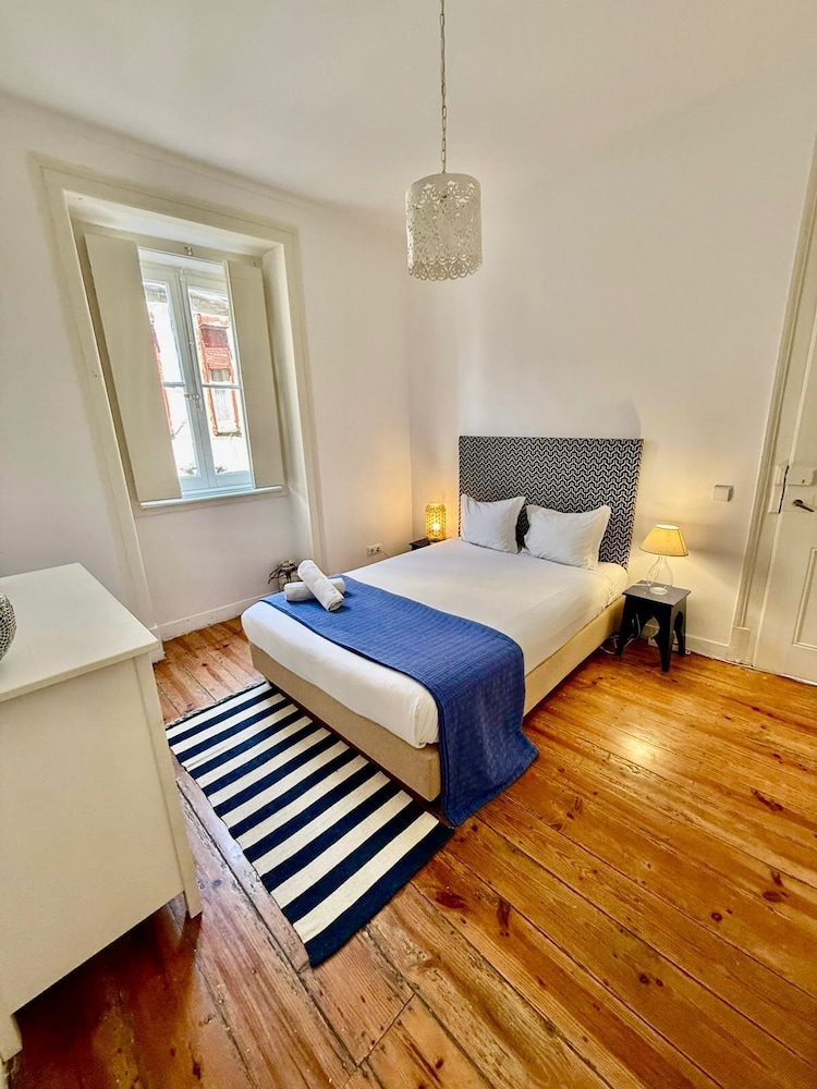 MODERN, DOUBLE BED, SHARED BATHROOM