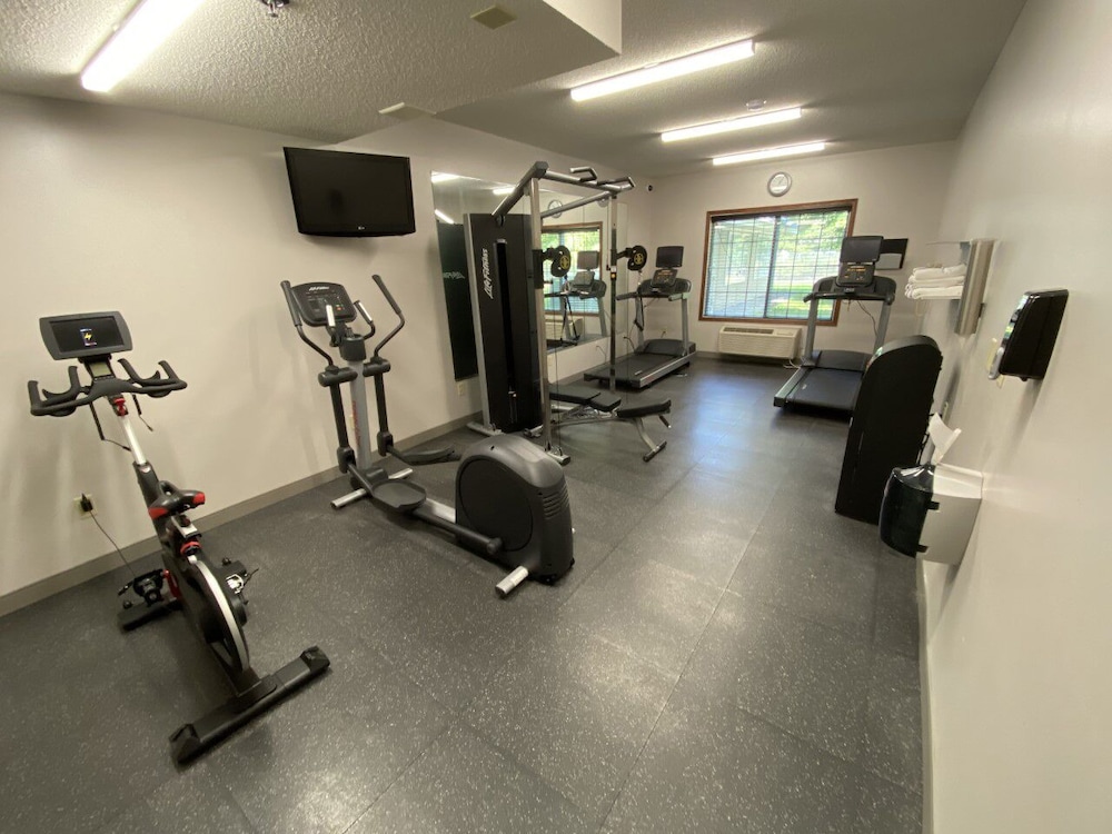 Country Inn & Suites By Radisson, Elk River, MN 17/20