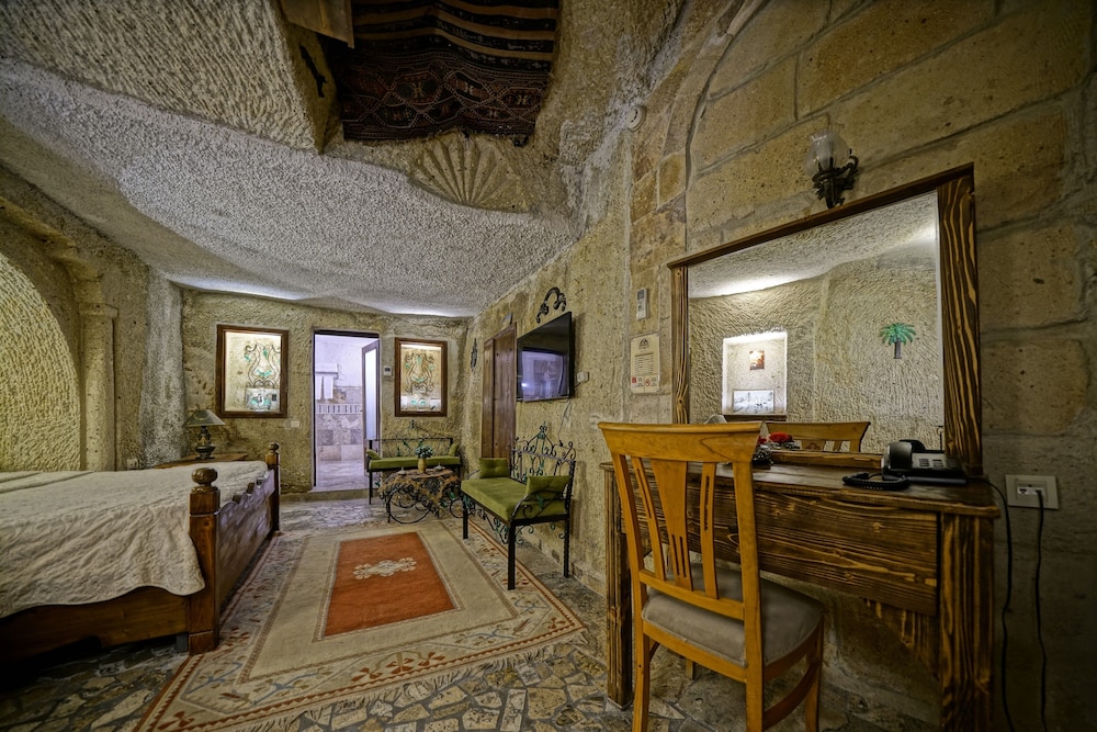 Maccan Cave Hotel 8/70