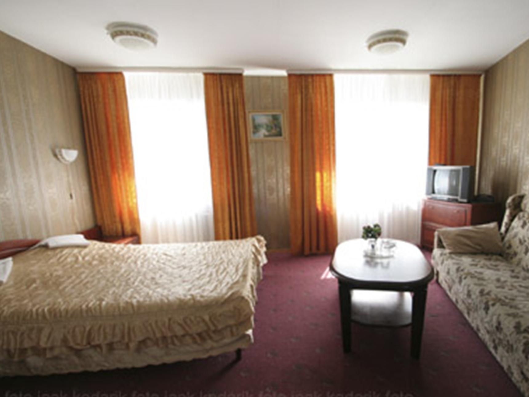 Mixed Dorm, Shared