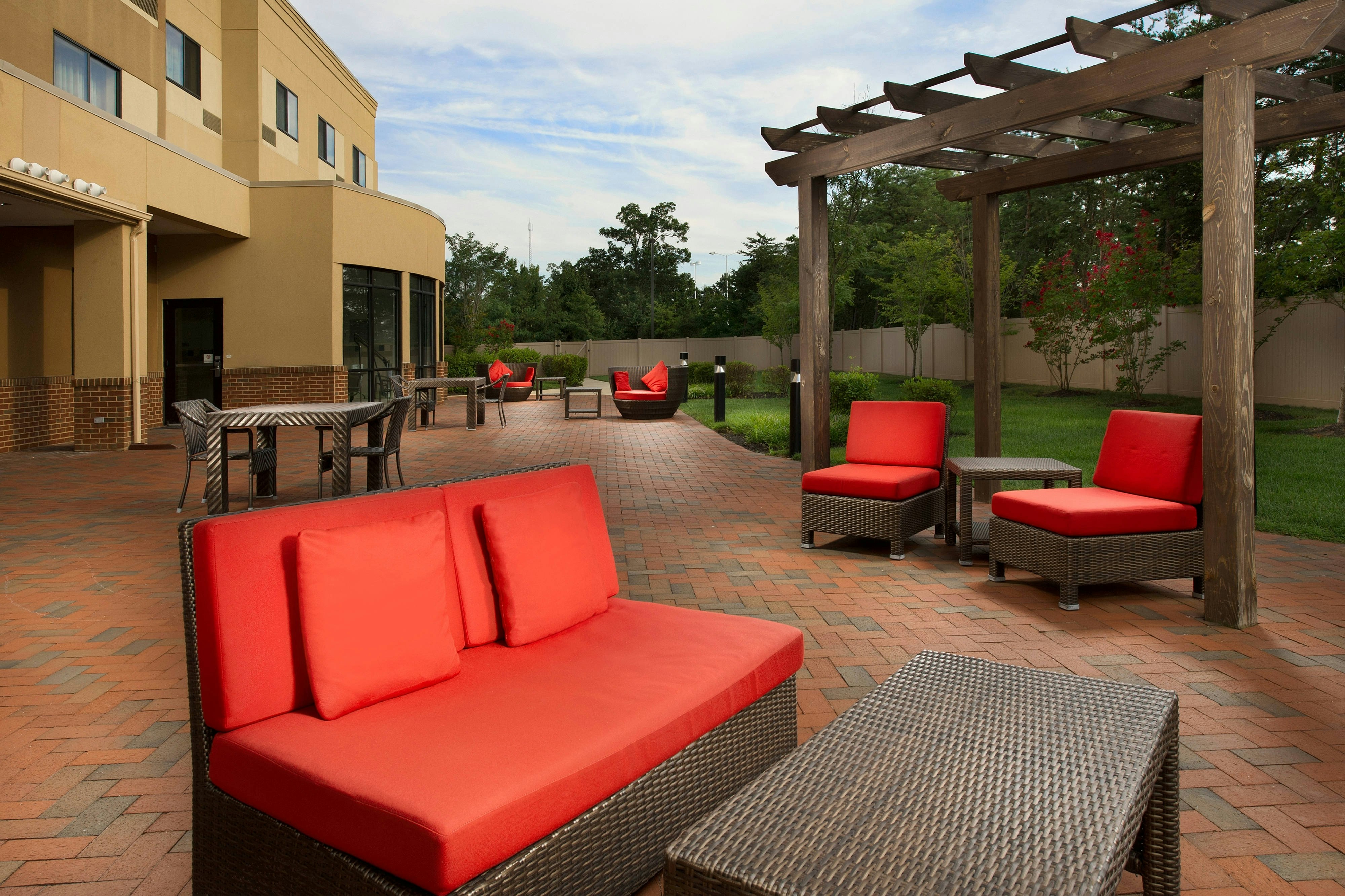 Courtyard By Marriott Waldorf 6/7