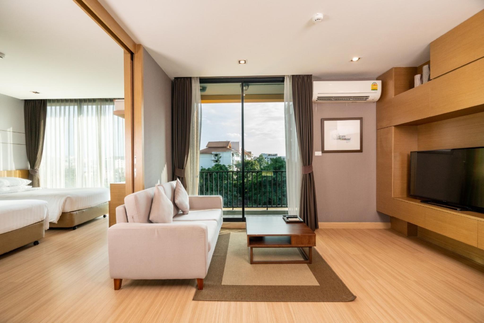 Suite, Twin Beds, City View
