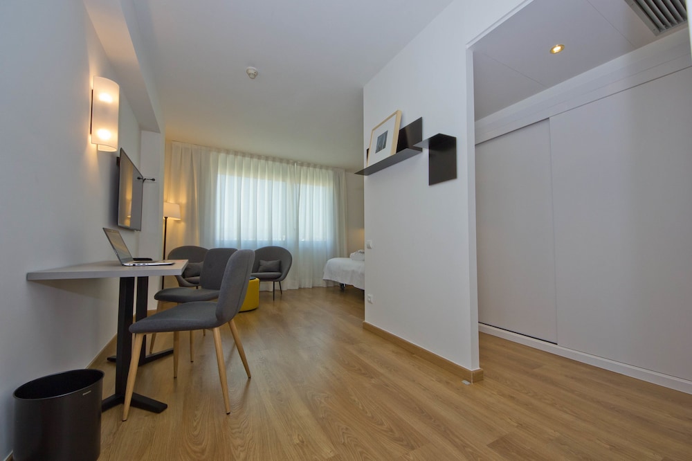 Aparthotel Atenea Valles 40/62