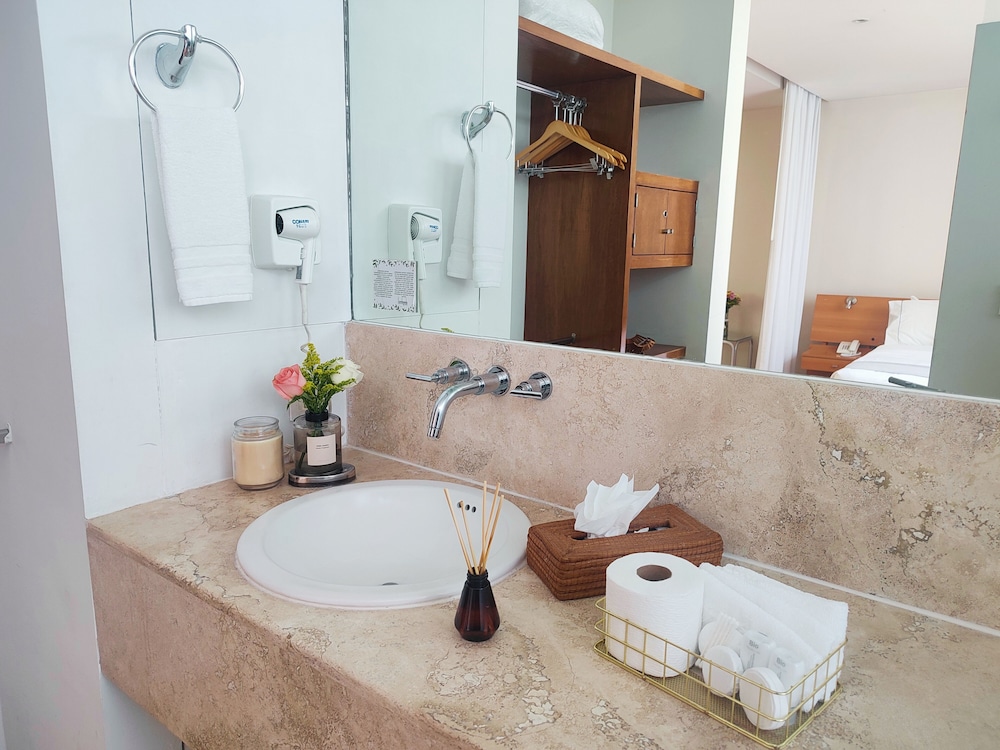 Lombardo Suites 46/50