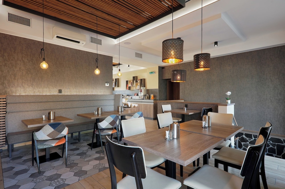 Hotel Nikolas 30/50