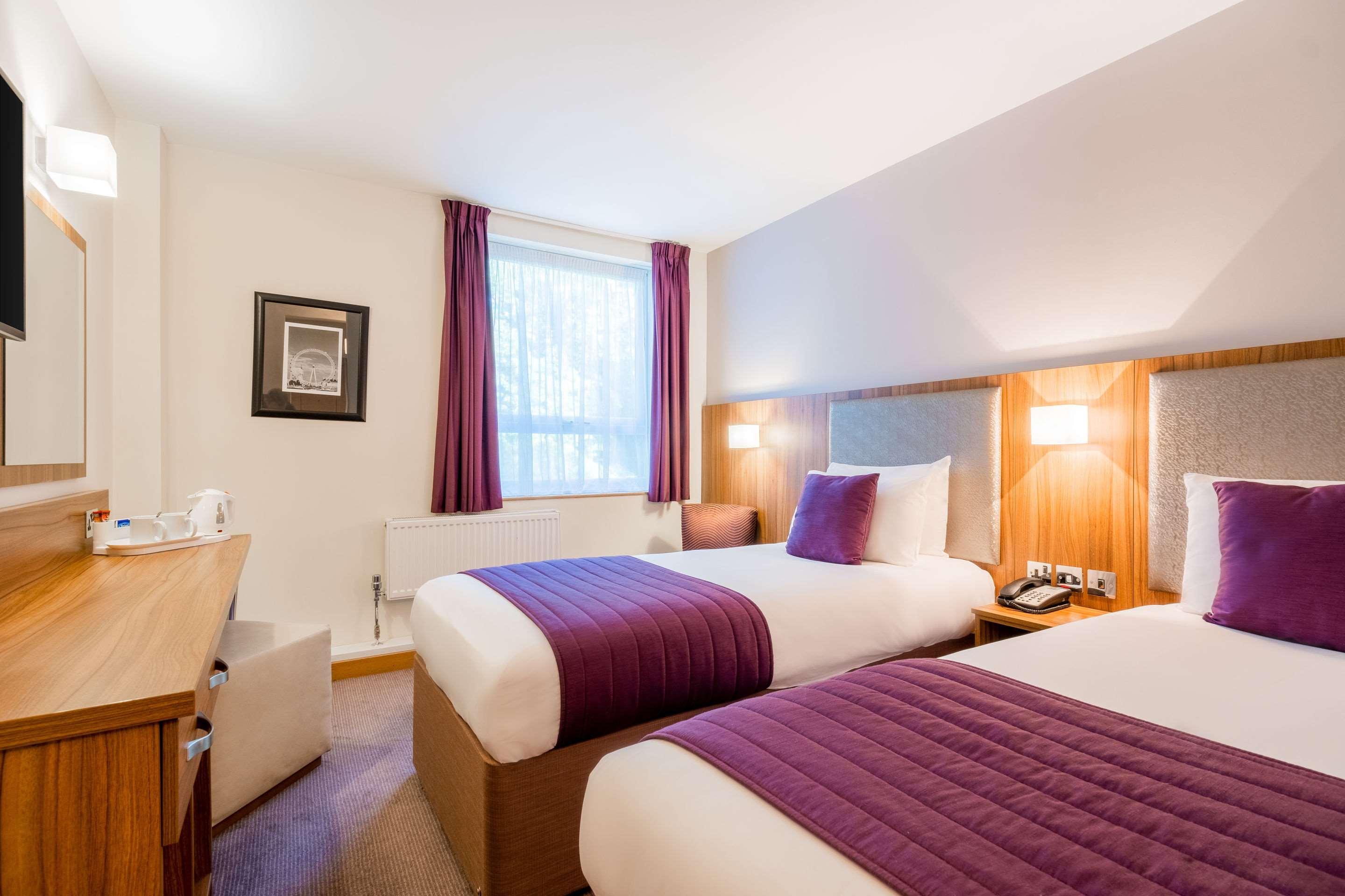 Upgrade, Twin Beds