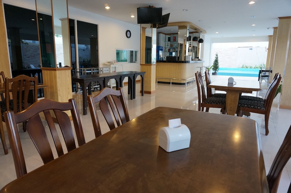 Th Beach Hotel 50/64