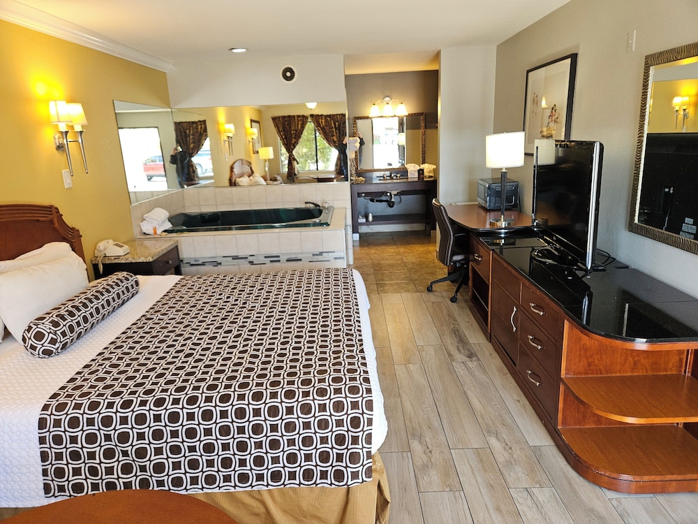 Fullerton Inn 24/53