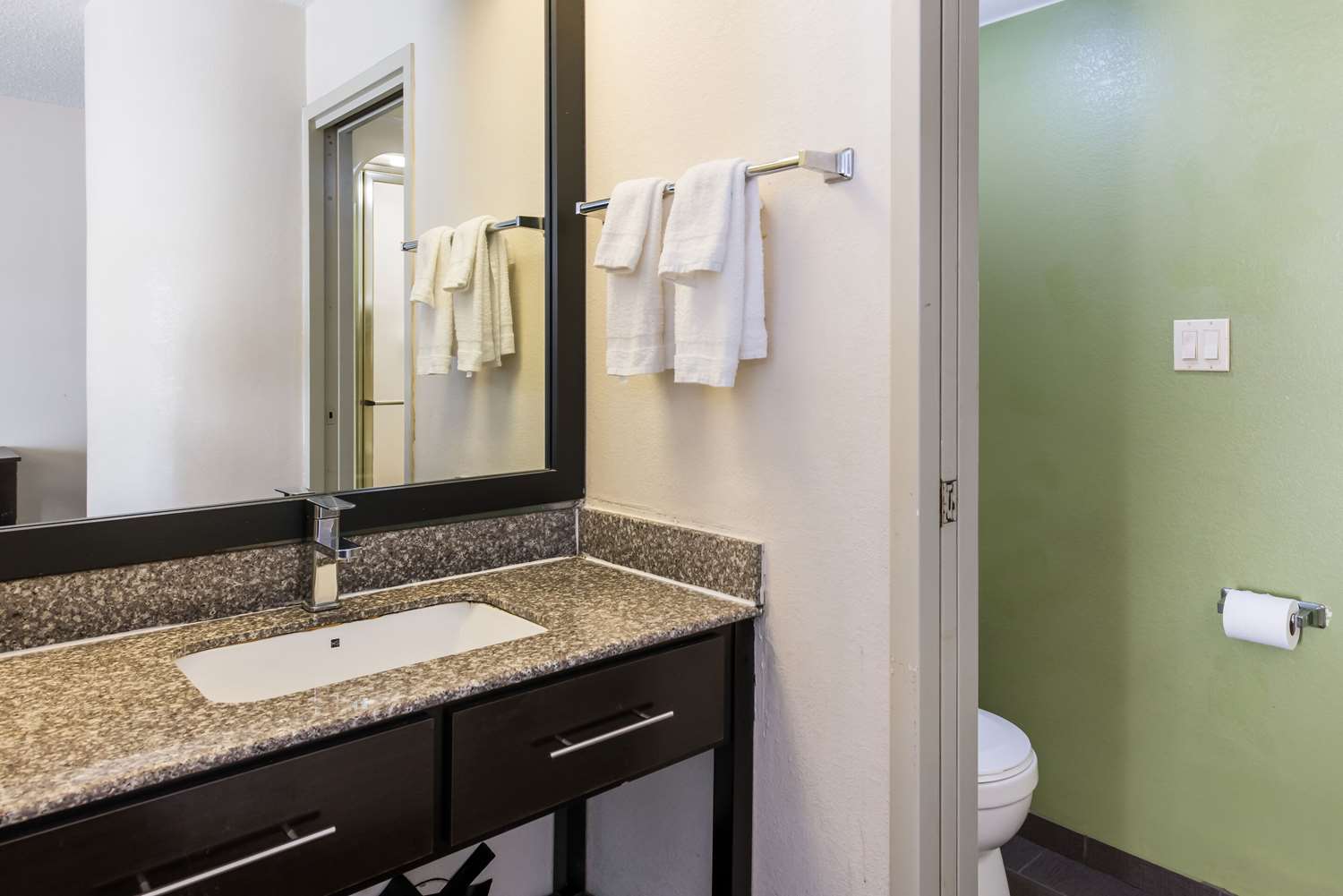 Studio6 Suites - Knoxville, TN - Downtown 32/35