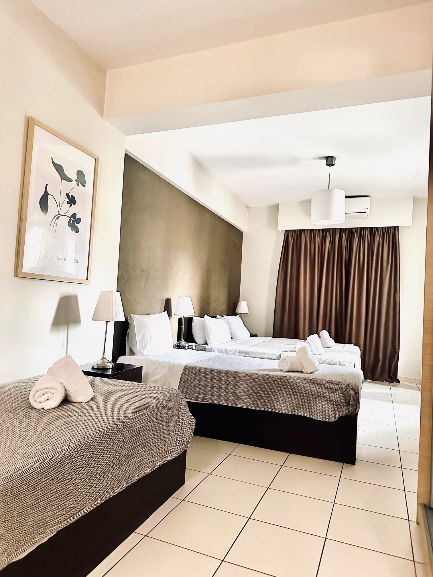 غرفة قياسية ثلاثية، Mc Queen Hotel 4/7