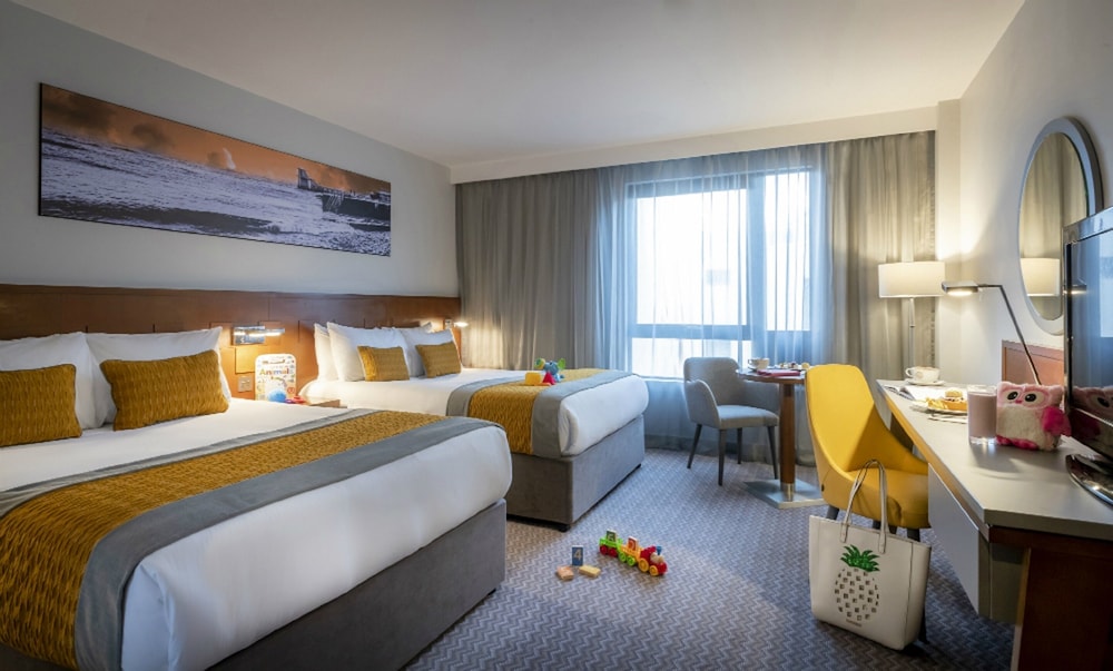 DELUXE, TWIN BEDS