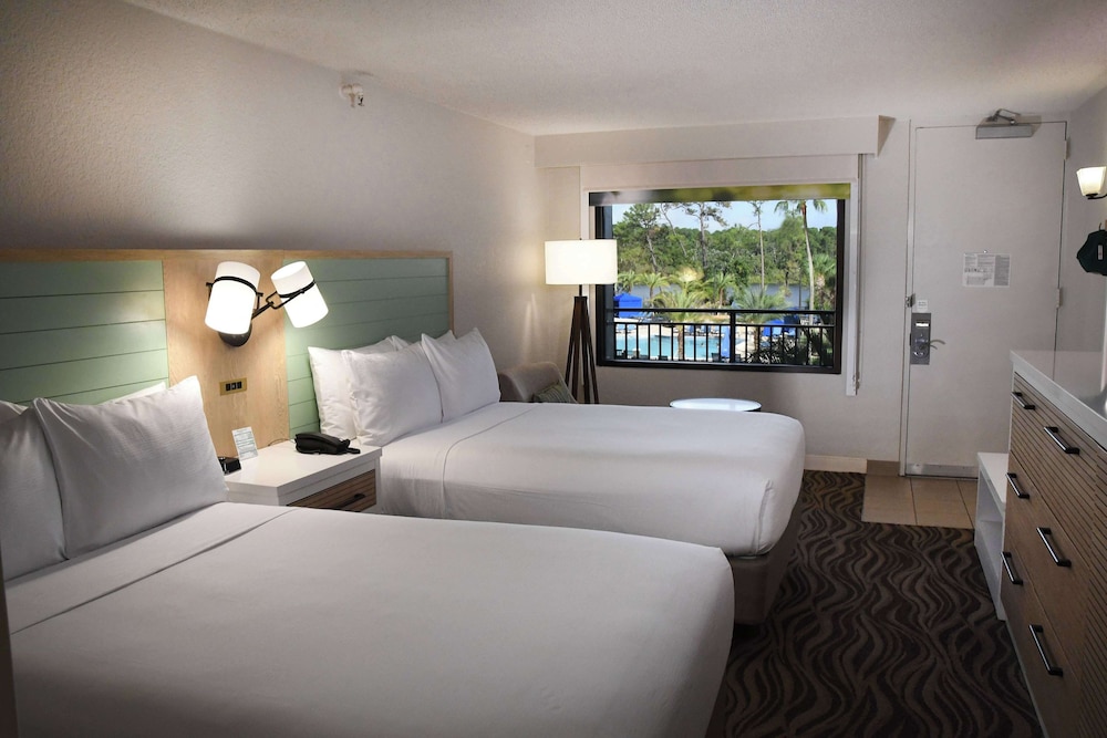 Room, 2 Double Beds, Courtyard View, Exterior Entrance، Wyndham Garden Lake Buena Vista Disney Springs Resort 3/10