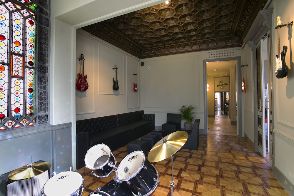 Sant Jordi Hostels Rock Palace 10/42