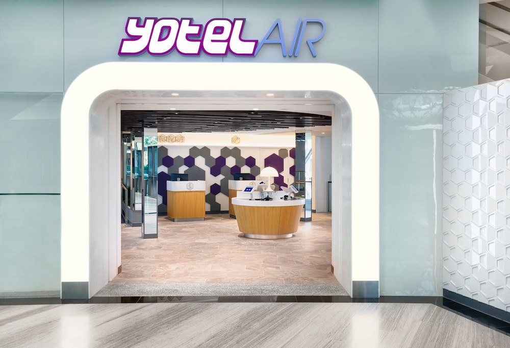Yotelair Singapore Changi Airport 8/51
