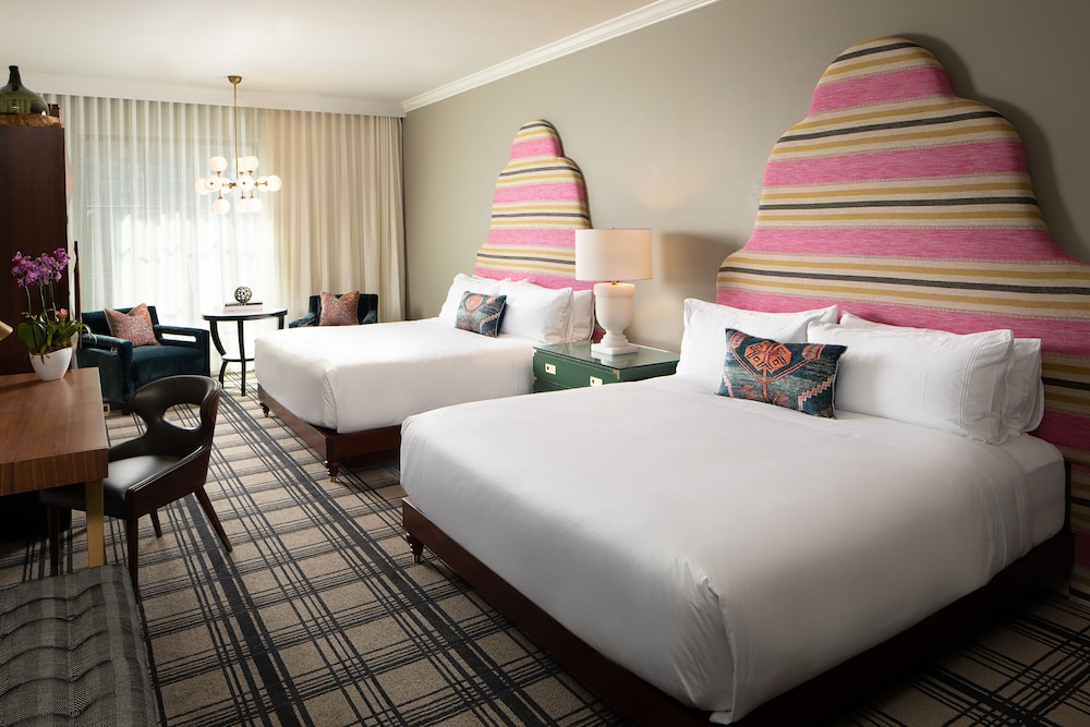 PREMIUM, 2 KING BEDS