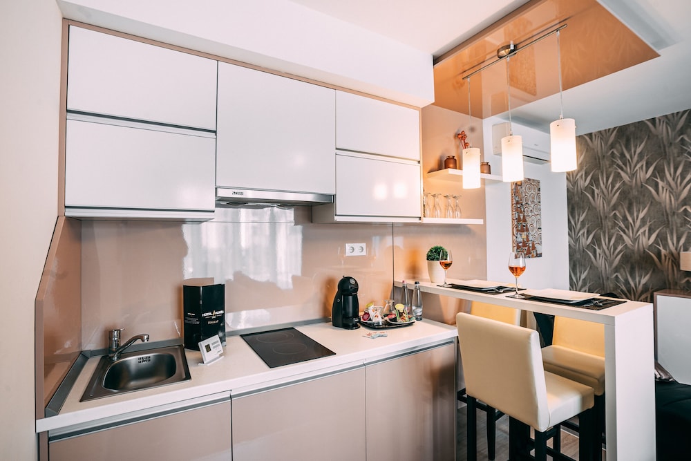 Auris Hotel 33/40