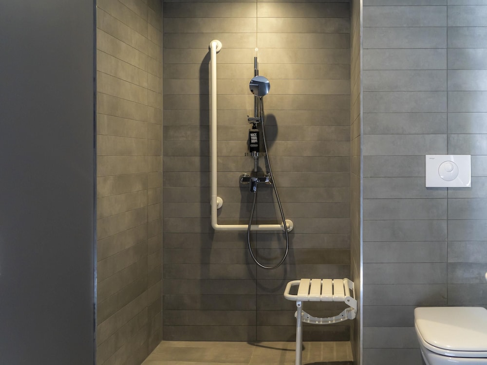 Ibis St Paul Trois Chateaux 48/50