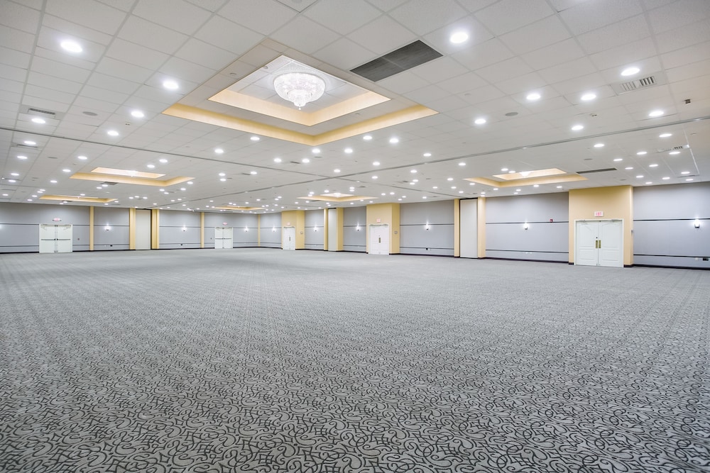 Aspire Hotel and Suites 52/62