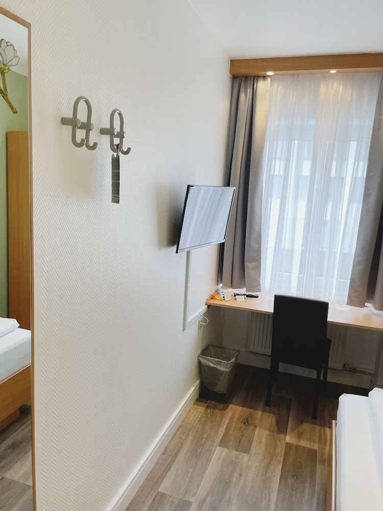 Europa Hotel 17/30