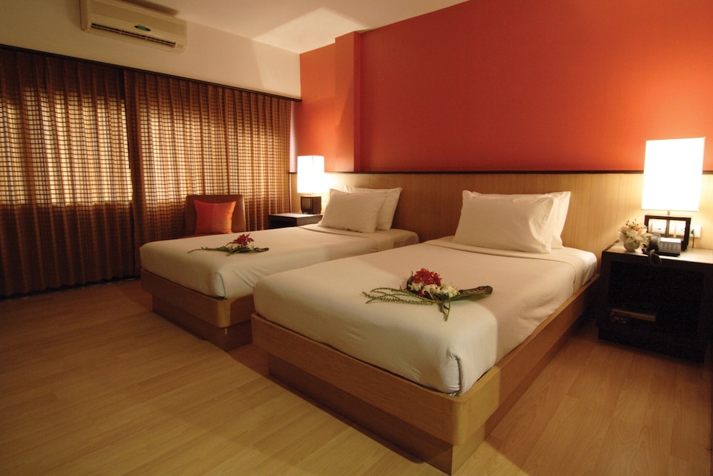 Rose Hotel 13/50