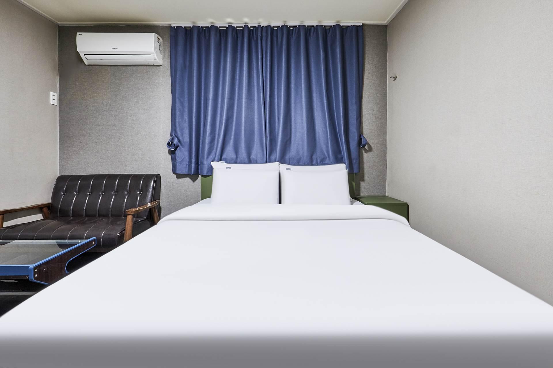 Room Assigned on Arrival, No Parking