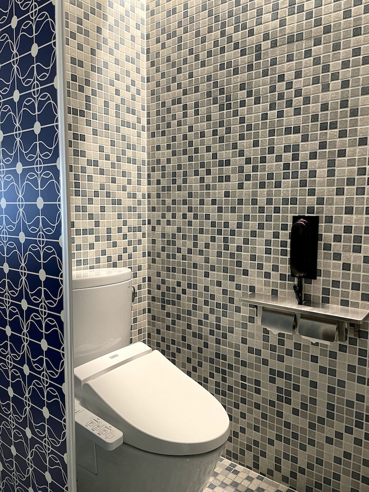 Discovery Hotel 65/65